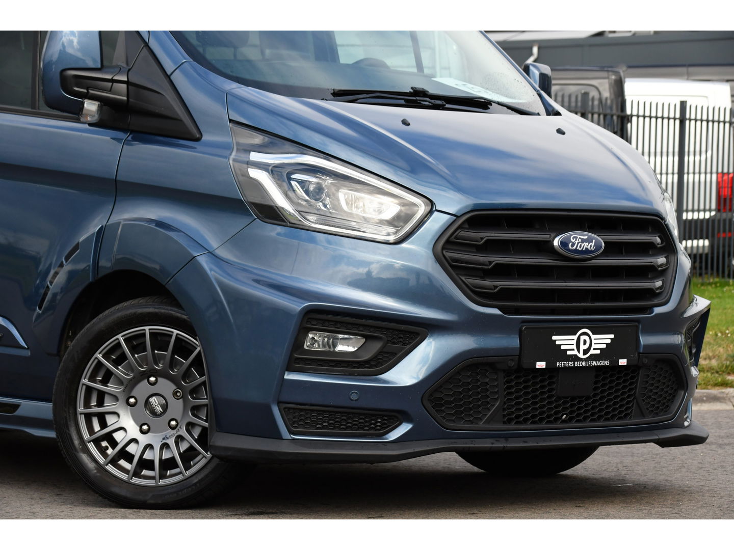 Ford Transit Custom 320 2.0 TDCI L2H1 MS-RT DC Full Options! Adaptieve Cruise, Camera, Carplay, 185PK, Xenon, Automaat, Leder, Stoelverwarming, Trekhaak, Uniek!