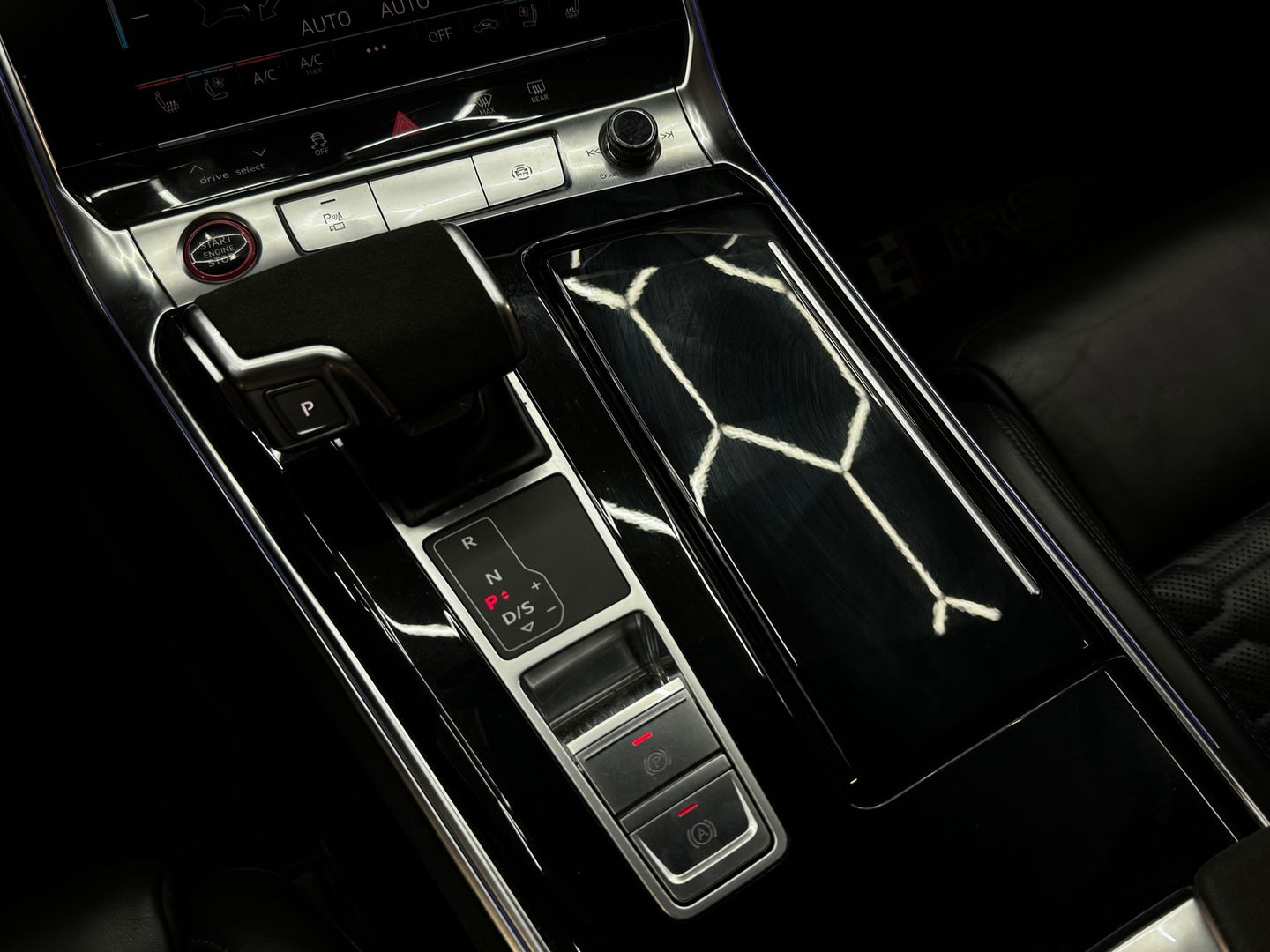 Audi RS6 4.0 TFSI quattro Pano|Ceramic|HuD|B&O|Carbon|Memory