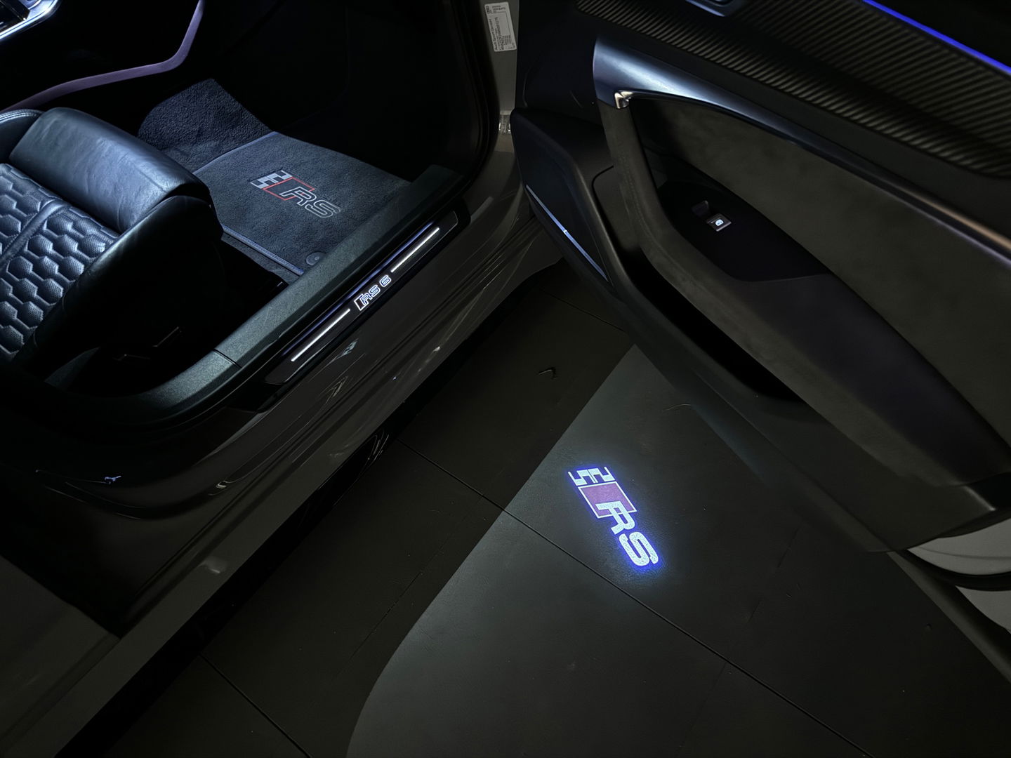 Audi RS6 4.0 TFSI quattro Pano|Ceramic|HuD|B&O|Carbon|Memory