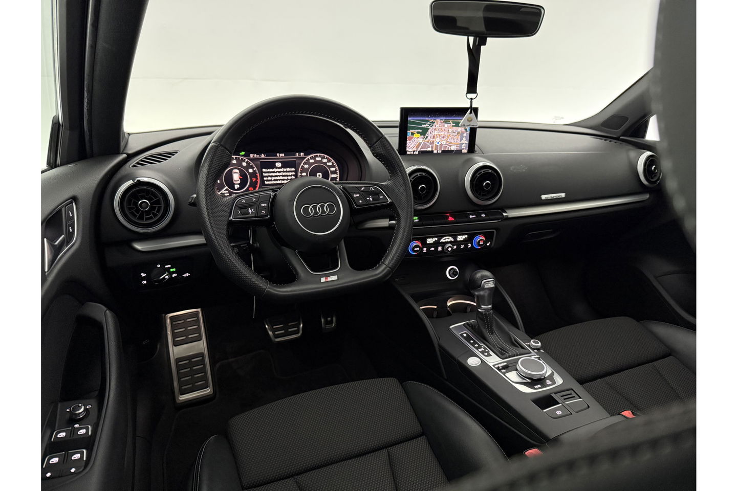 Audi A3 40 e-tron 225PK S-line | Panoramadak | LED | Virtual Cockpit | ACC | Carplay | 18"LMV
