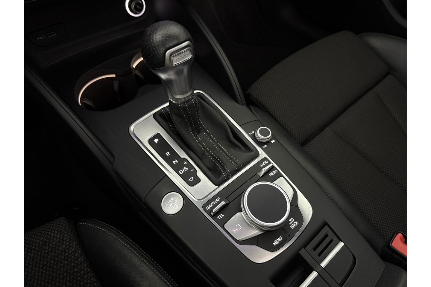 Audi A3 40 e-tron 225PK S-line | Panoramadak | LED | Virtual Cockpit | ACC | Carplay | 18"LMV