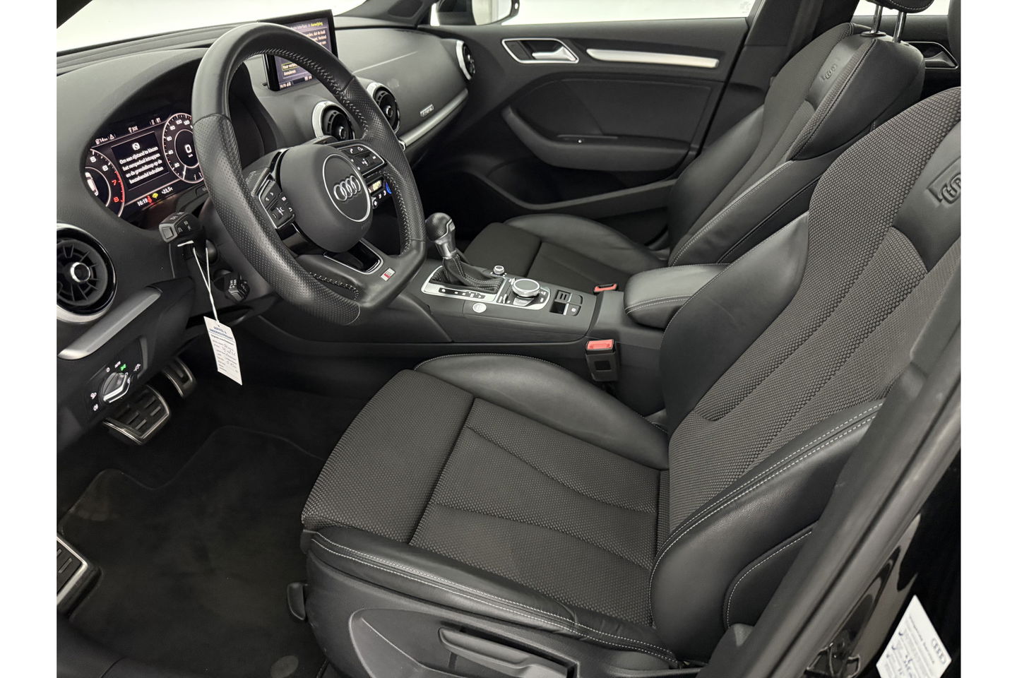 Audi A3 40 e-tron 225PK S-line | Panoramadak | LED | Virtual Cockpit | ACC | Carplay | 18"LMV