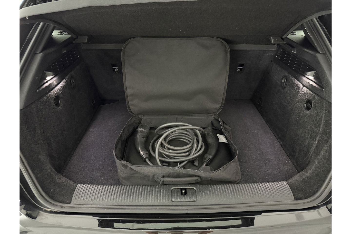 Audi A3 40 e-tron 225PK S-line | Panoramadak | LED | Virtual Cockpit | ACC | Carplay | 18"LMV