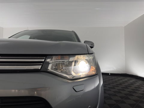 Mitsubishi Outlander 2.0 PHEV Executive Edition X-Line AWD Aut. *NAVI-FULLMAP | LEATHER-FABRIC | COMFORT-SEATS | CAMERA | ROCKFORD-AUDIO | ECC | KEYLESS | SHIFT-PADDLES | PRIVACY-GLASS | TOWBAR | 18"ALU*