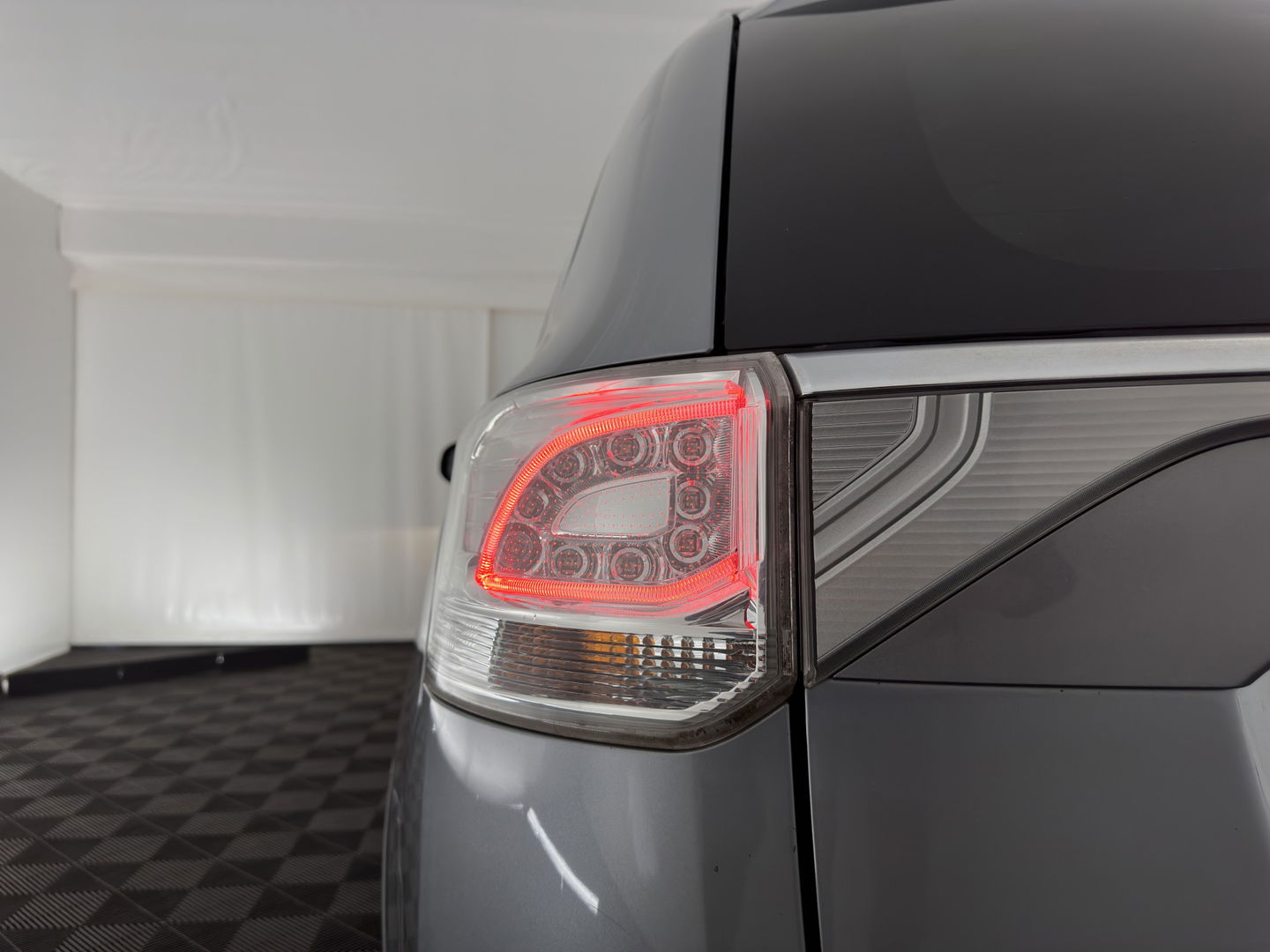 Mitsubishi Outlander 2.0 PHEV Executive Edition X-Line AWD Aut. *NAVI-FULLMAP | LEATHER-FABRIC | COMFORT-SEATS | CAMERA | ROCKFORD-AUDIO | ECC | KEYLESS | SHIFT-PADDLES | PRIVACY-GLASS | TOWBAR | 18"ALU*
