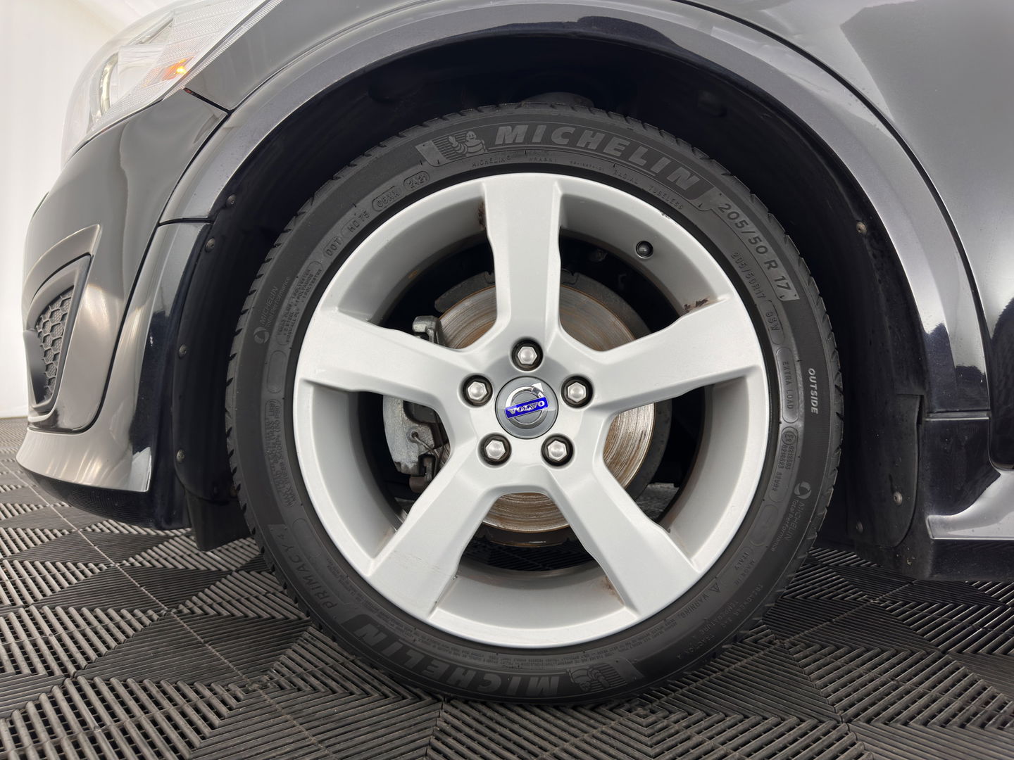 Volvo C30 1.6 D2 R-Design Sport-pack *PANO | BI-XENON | LEATHER-FABRIC | NAVI-FULLMAP | HEATED-SPORTSEATS | ECC | CARBON-INLAY | PDC | PREMIUM-AUDIO | CRUISE | 17''ALU*