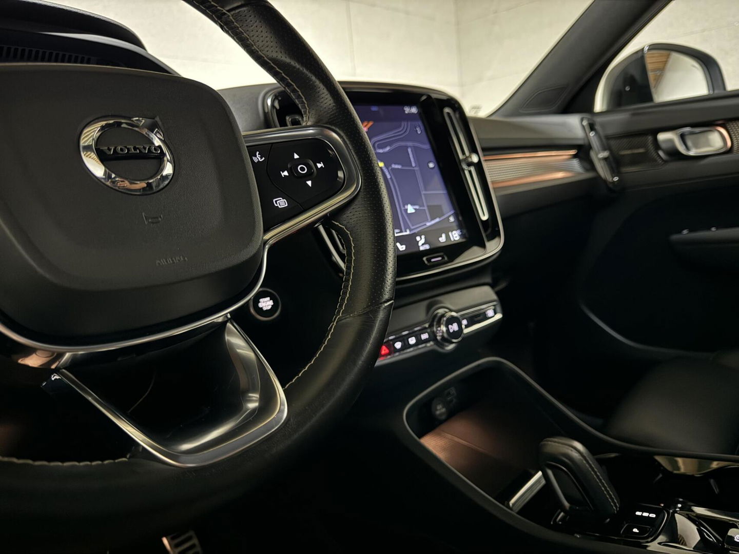 Volvo XC40 1.5 T5 Recharge R-Design Pano H/K Leer 360° Memory