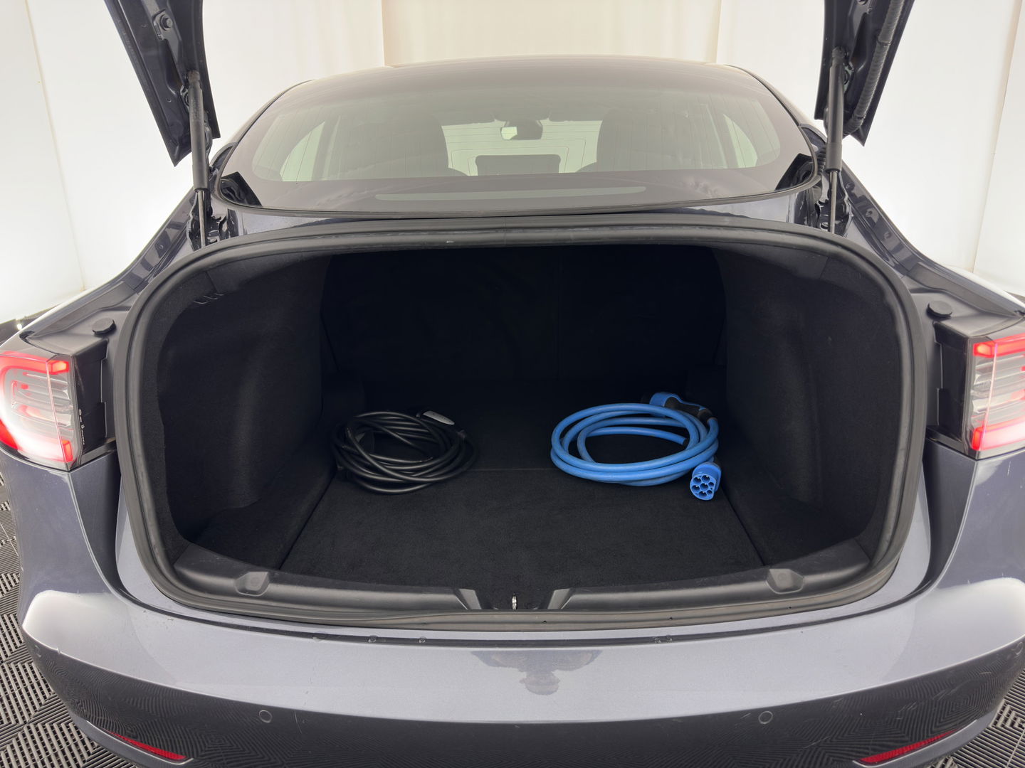 Tesla Model 3 Standard RWD Plus 60 kWh [ 3-Fase ] {SOH-88%} (INCL-BTW) Aut. *PANO | AUTO-PILOT | LUXURY-LEATHER | KEYLESS | FULL-LED | MEMORY-PACK | SURROUND-VIEW | DAB | CARPLAY | DIGI-COCKPIT | LANE-ASSIST | COMFORT-SEATS | 18"ALU*