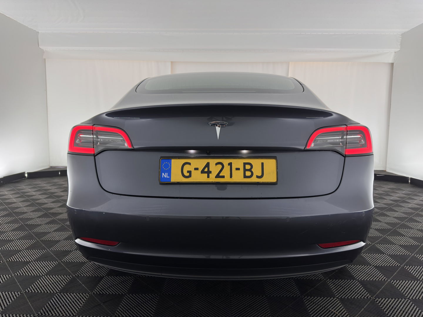 Tesla Model 3 Standard RWD Plus 60 kWh [ 3-Fase ] {SOH-88%} (INCL-BTW) Aut. *PANO | AUTO-PILOT | LUXURY-LEATHER | KEYLESS | FULL-LED | MEMORY-PACK | SURROUND-VIEW | DAB | CARPLAY | DIGI-COCKPIT | LANE-ASSIST | COMFORT-SEATS | 18"ALU*