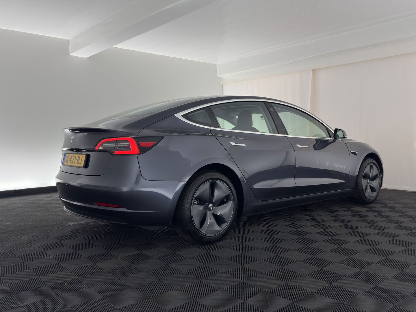 Tesla Model 3 Standard RWD Plus 60 kWh [ 3-Fase ] {SOH-88%} (INCL-BTW) Aut. *PANO | AUTO-PILOT | LUXURY-LEATHER | KEYLESS | FULL-LED | MEMORY-PACK | SURROUND-VIEW | DAB | CARPLAY | DIGI-COCKPIT | LANE-ASSIST | COMFORT-SEATS | 18"ALU*