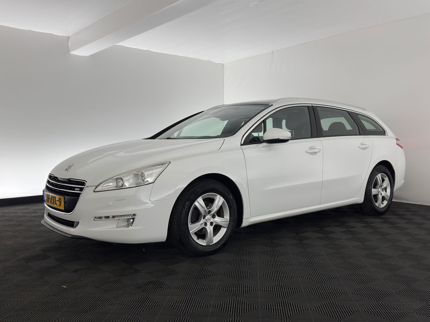 Peugeot 508 SW 1.6 e-HDi Active Aut. *PANO | HEAD-UP | XENON | NAVI-FULLMAP | COMFORT-SEATS | ECC | SHIFT-PADDLES | PDC |  PRIVACY-GLASS | CRUISE | 17''ALU*