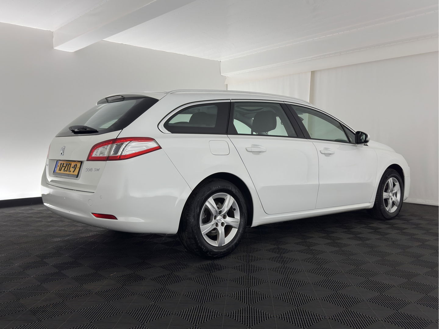 Peugeot 508 SW 1.6 e-HDi Active Aut. *PANO | HEAD-UP | XENON | NAVI-FULLMAP | COMFORT-SEATS | ECC | SHIFT-PADDLES | PDC |  PRIVACY-GLASS | CRUISE | 17''ALU*