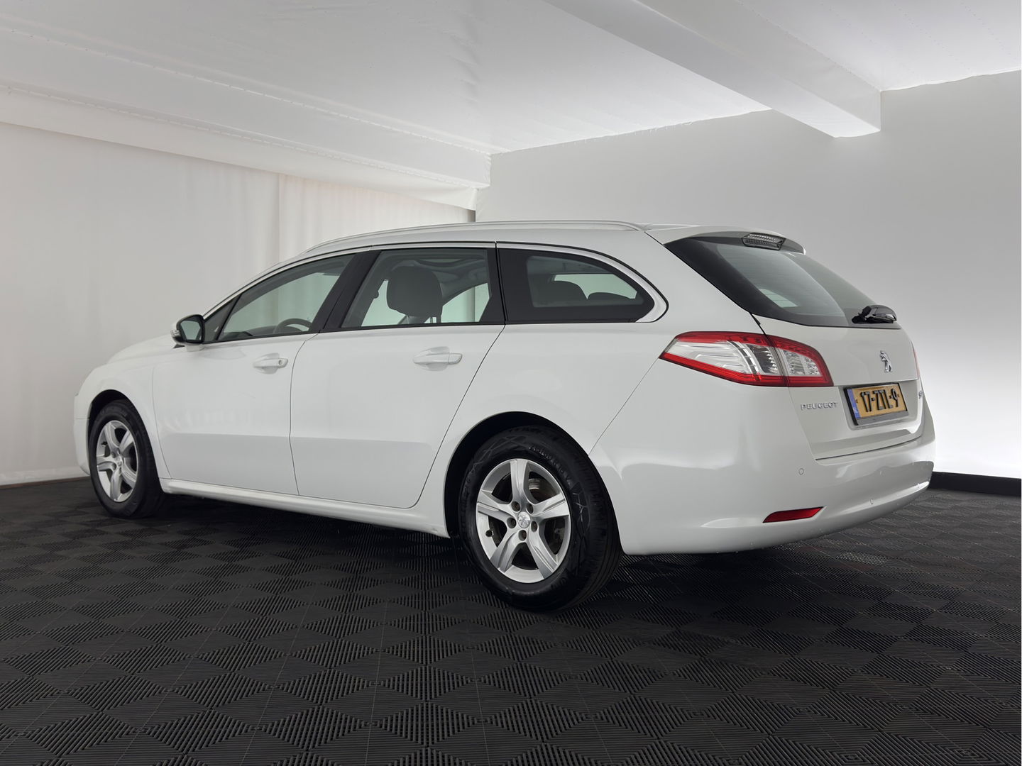Peugeot 508 SW 1.6 e-HDi Active Aut. *PANO | HEAD-UP | XENON | NAVI-FULLMAP | COMFORT-SEATS | ECC | SHIFT-PADDLES | PDC | PRIVACY-GLASS | CRUISE | 17''ALU*