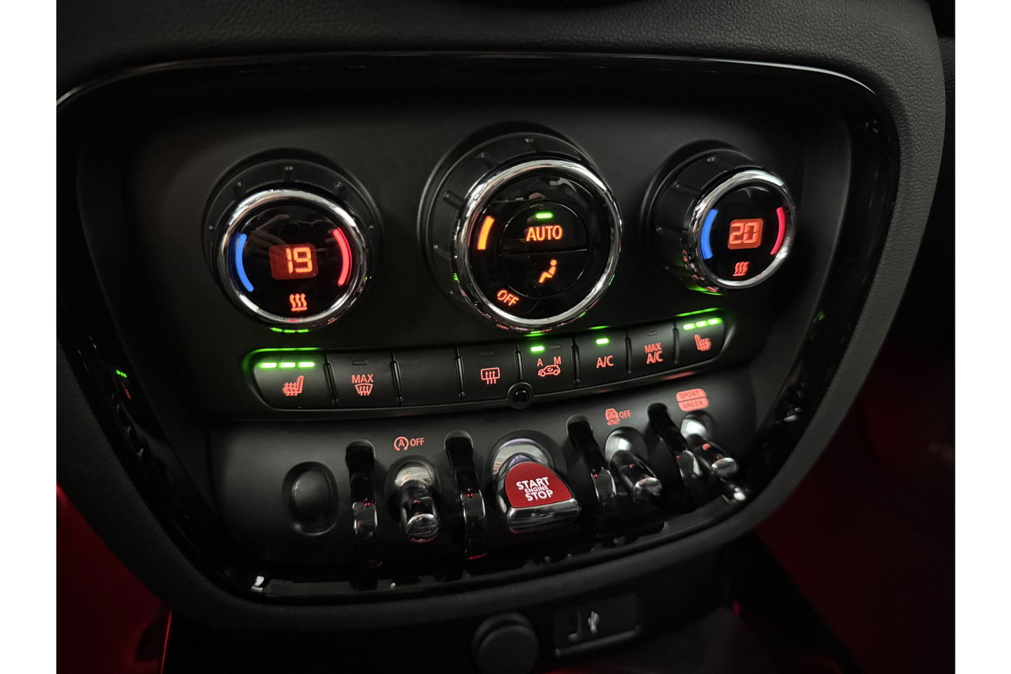 MINI Clubman 1.5 Cooper Classic | Camera | Sfeerverlichting | Virtual Cockpit | LED | Carplay | Navigatie | Leder