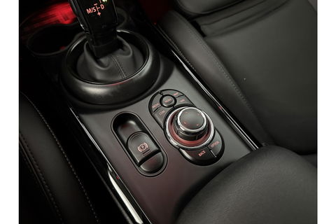 MINI Clubman 1.5 Cooper Classic | Camera | Sfeerverlichting | Virtual Cockpit | LED | Carplay | Navigatie | Leder