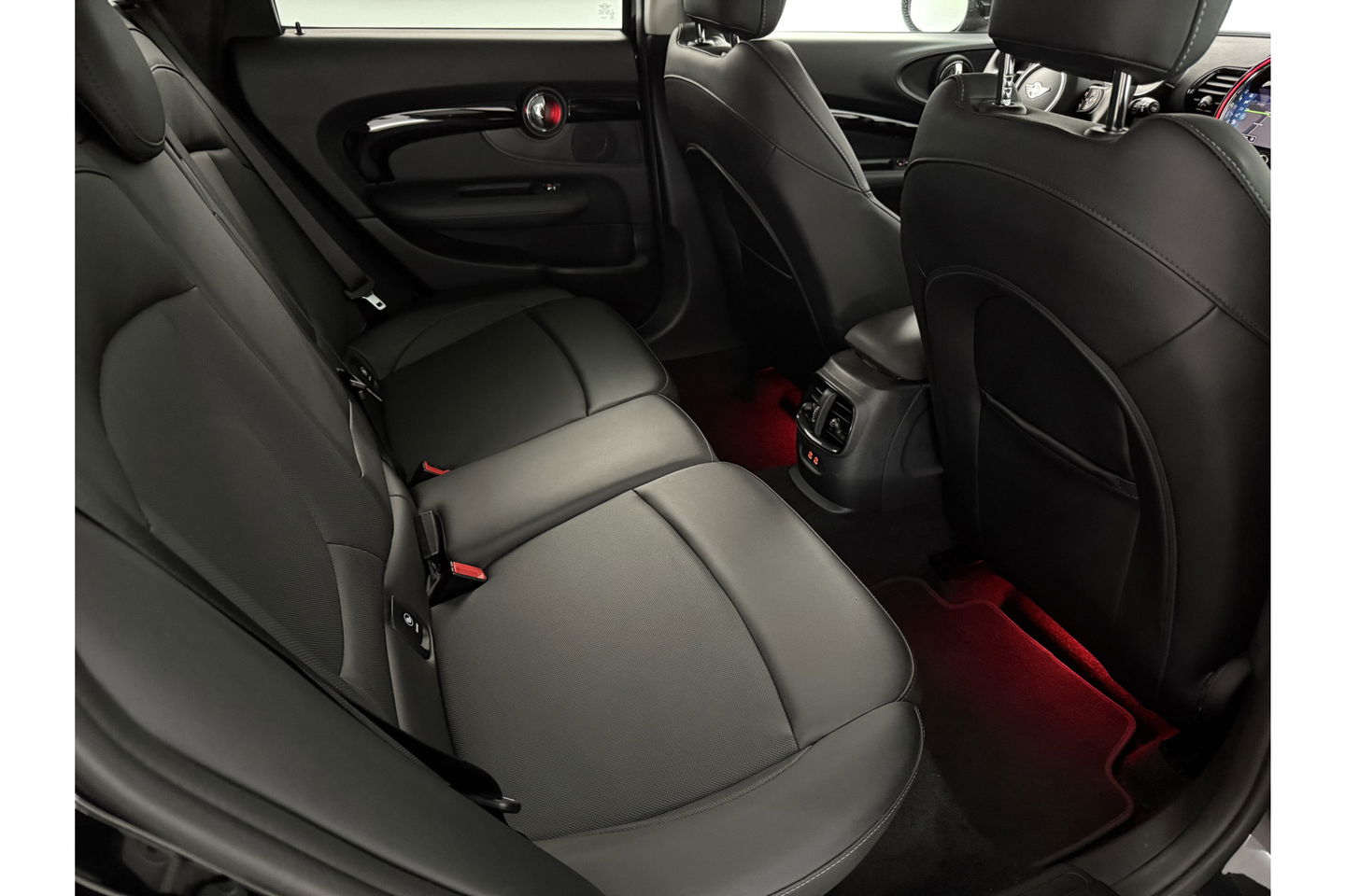 MINI Clubman 1.5 Cooper Classic | Camera | Sfeerverlichting | Virtual Cockpit | LED | Carplay | Navigatie | Leder