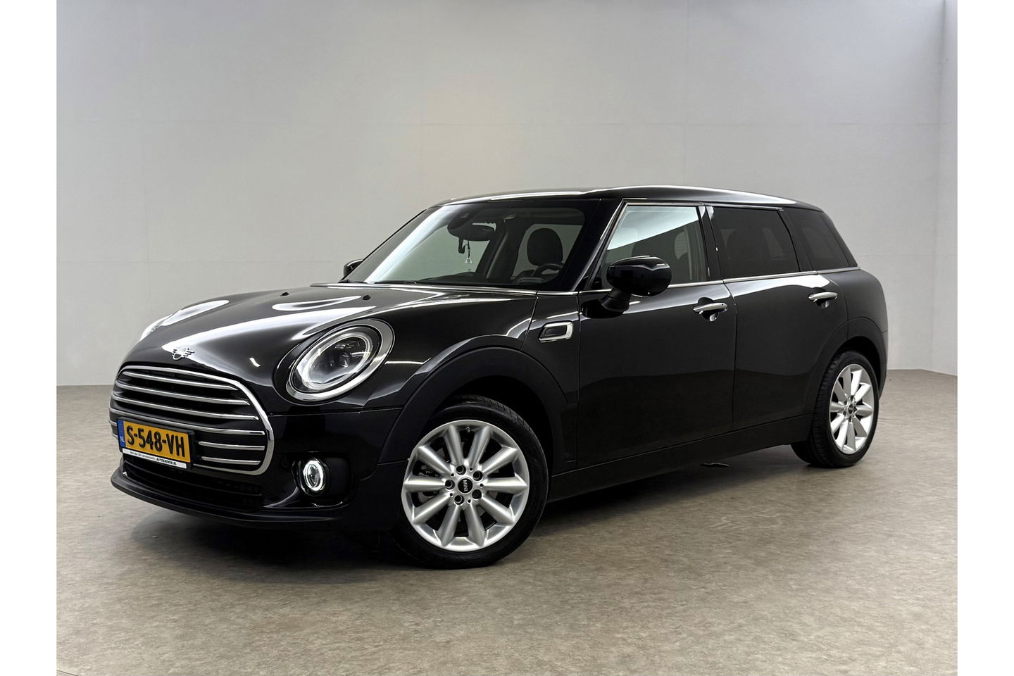 MINI Clubman 1.5 Cooper Classic | Camera | Sfeerverlichting | Virtual Cockpit | LED | Carplay | Navigatie | Leder