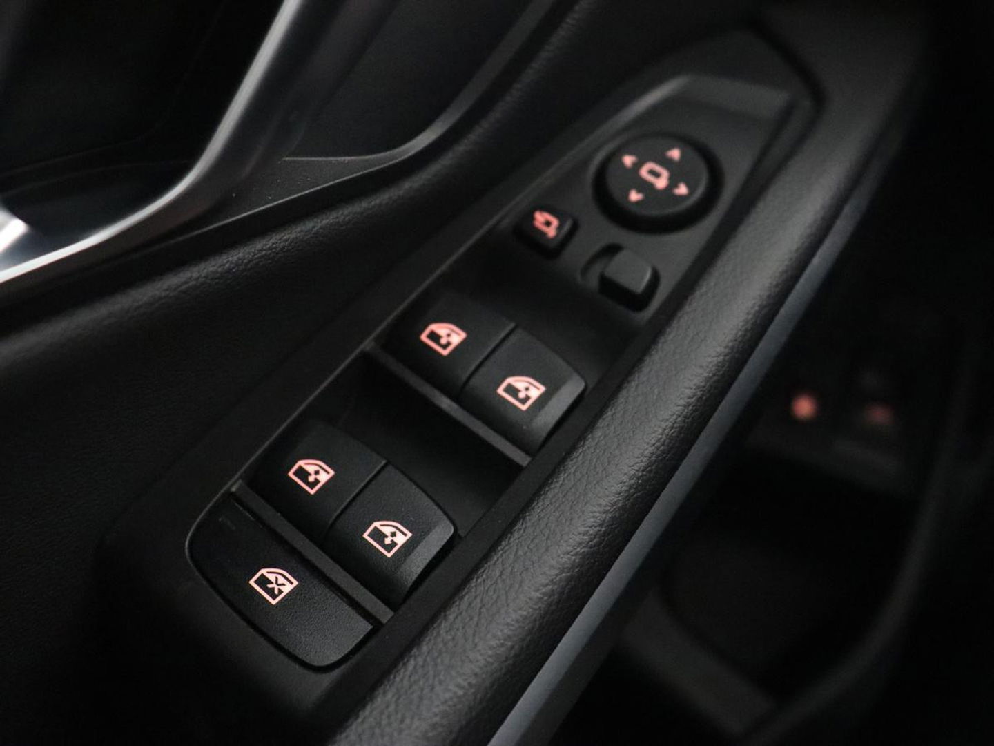BMW 3-serie 330e M Sport | Leder | Trekhaak | Stoel & stuurverwarming | Carplay | Sportstoelen | Navigatie | Full LED | Park Assist | Live Cockpit | PHEV | Plug In
