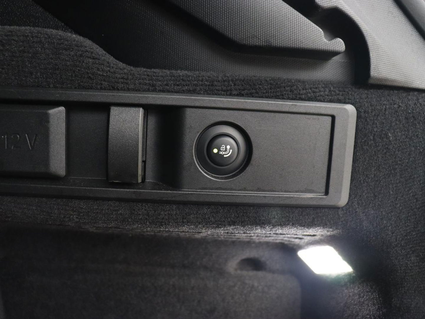 BMW 3-serie 330e M Sport | Leder | Trekhaak | Stoel & stuurverwarming | Carplay | Sportstoelen | Navigatie | Full LED | Park Assist | Live Cockpit | PHEV | Plug In