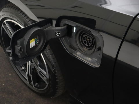 BMW 3-serie 330e M Sport | Leder | Trekhaak | Stoel & stuurverwarming | Carplay | Sportstoelen | Navigatie | Full LED | Park Assist | Live Cockpit | PHEV | Plug In