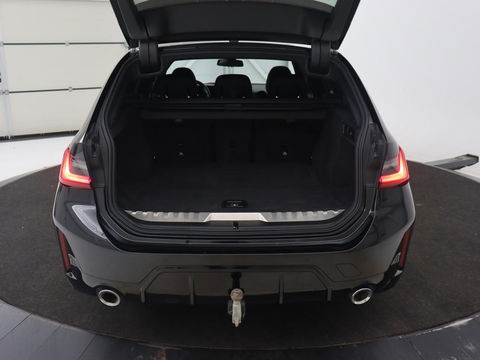 BMW 3-serie 330e M Sport | Leder | Trekhaak | Stoel & stuurverwarming | Carplay | Sportstoelen | Navigatie | Full LED | Park Assist | Live Cockpit | PHEV | Plug In