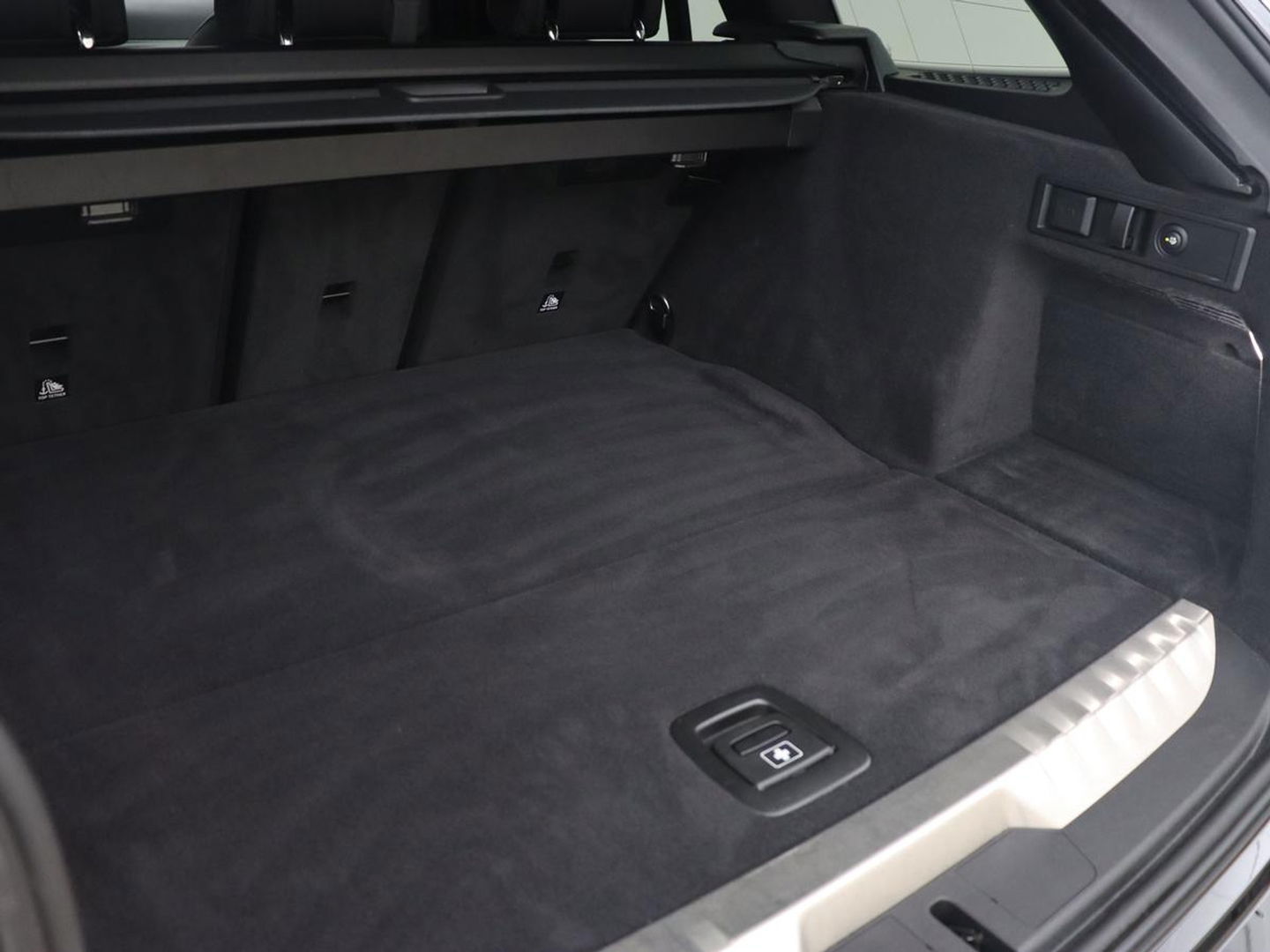 BMW 3-serie 330e M Sport | Leder | Trekhaak | Stoel & stuurverwarming | Carplay | Sportstoelen | Navigatie | Full LED | Park Assist | Live Cockpit | PHEV | Plug In