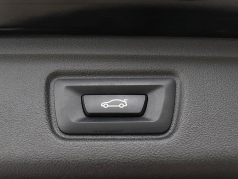 BMW 3-serie 330e M Sport | Leder | Trekhaak | Stoel & stuurverwarming | Carplay | Sportstoelen | Navigatie | Full LED | Park Assist | Live Cockpit | PHEV | Plug In