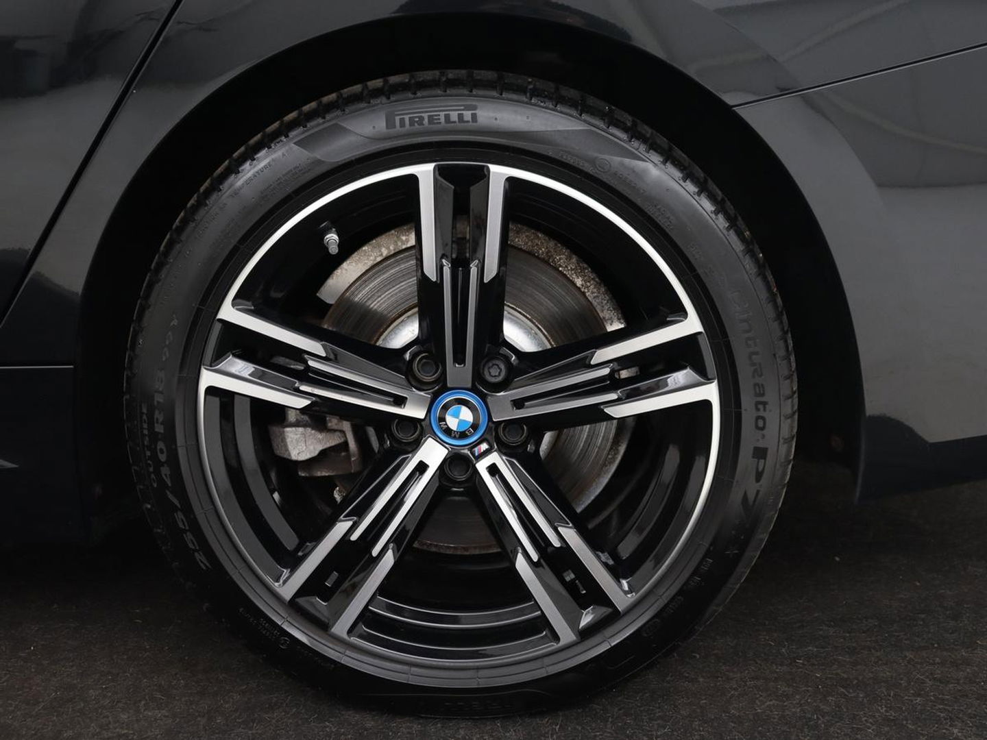 BMW 3-serie 330e M Sport | Leder | Trekhaak | Stoel & stuurverwarming | Carplay | Sportstoelen | Navigatie | Full LED | Park Assist | Live Cockpit | PHEV | Plug In