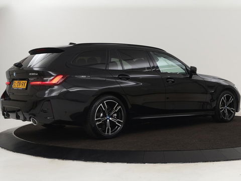BMW 3-serie 330e M Sport | Leder | Trekhaak | Stoel & stuurverwarming | Carplay | Sportstoelen | Navigatie | Full LED | Park Assist | Live Cockpit | PHEV | Plug In
