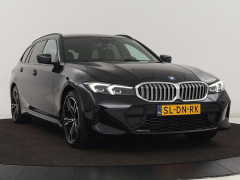 BMW 3-serie 330e M Sport | Leder | Trekhaak | Stoel & stuurverwarming | Carplay | Sportstoelen | Navigatie | Full LED | Park Assist | Live Cockpit | PHEV | Plug In