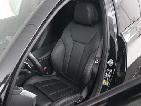BMW 3-serie 330e M Sport | Leder | Trekhaak | Stoel & stuurverwarming | Carplay | Sportstoelen | Navigatie | Full LED | Park Assist | Live Cockpit | PHEV | Plug In