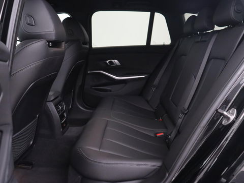 BMW 3-serie 330e M Sport | Leder | Trekhaak | Stoel & stuurverwarming | Carplay | Sportstoelen | Navigatie | Full LED | Park Assist | Live Cockpit | PHEV | Plug In