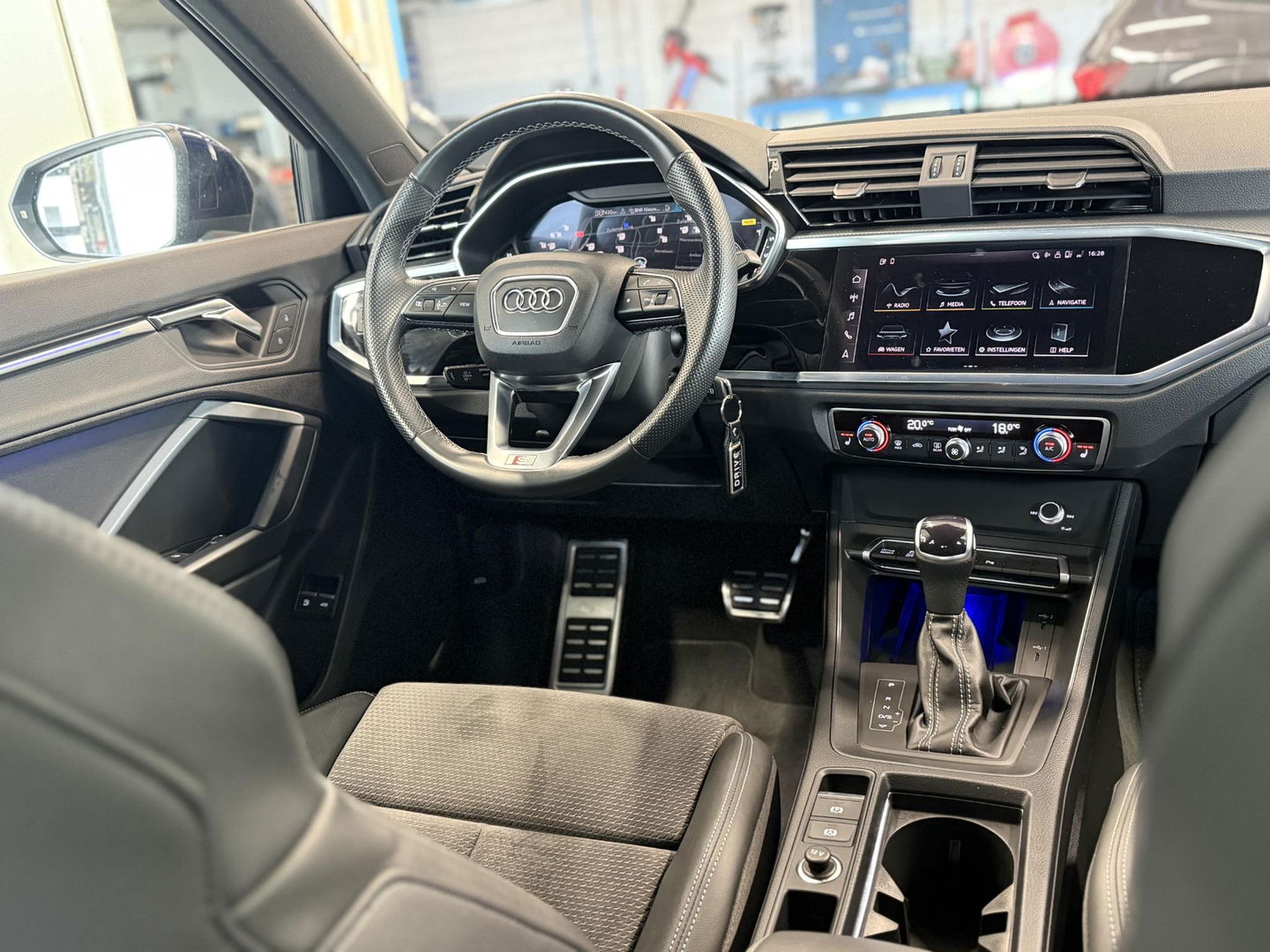 Audi Q3 45 TFSI e S edition 2 X S-Line|ACC|Sfeer|Matrix Led|Stoelverwarming|Cam
