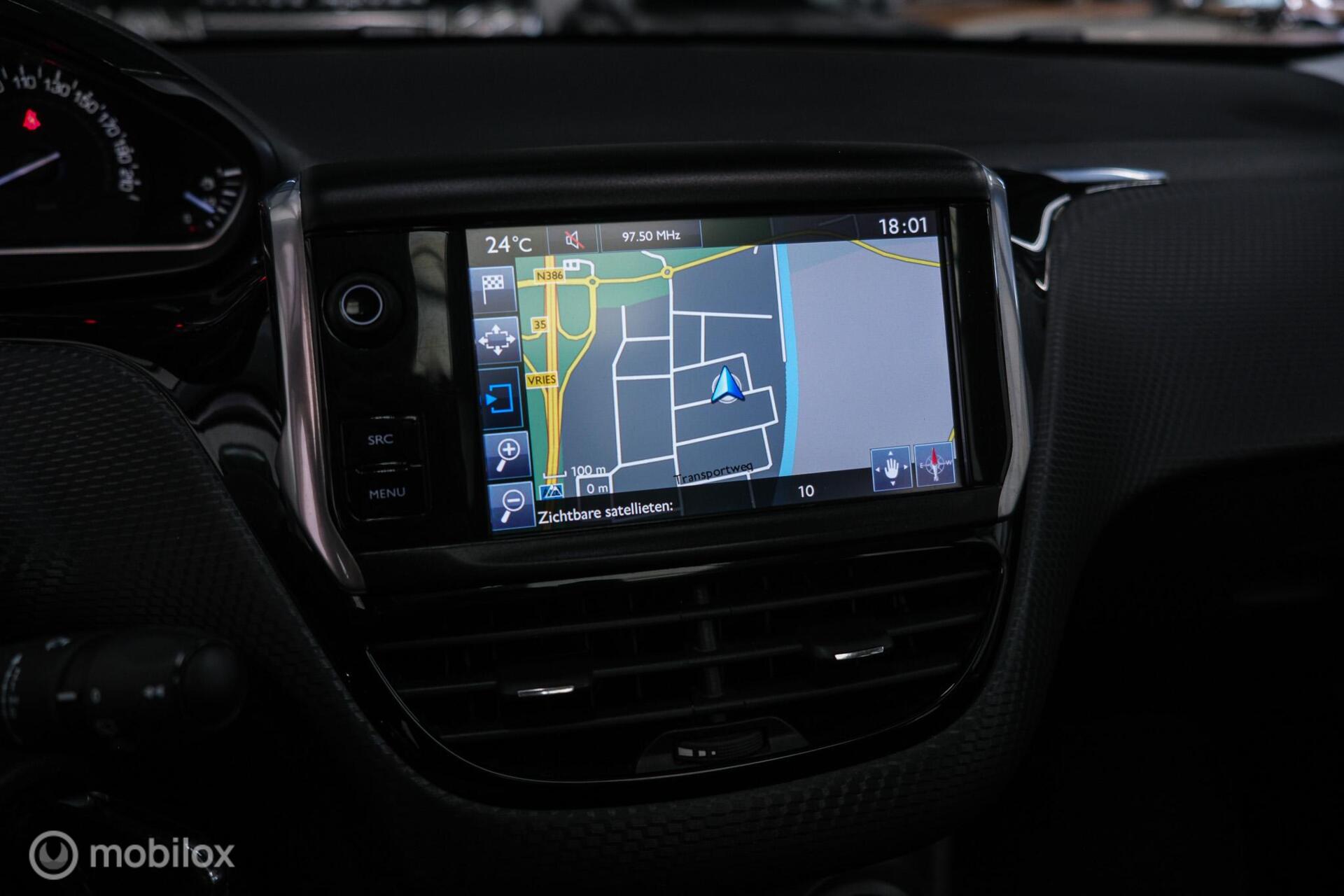 Peugeot 2008 1.2 PureTech Blue Lion | Panorama | Navigatie | Dealer onderhouden | PDC | Cruise | NL auto NAP |