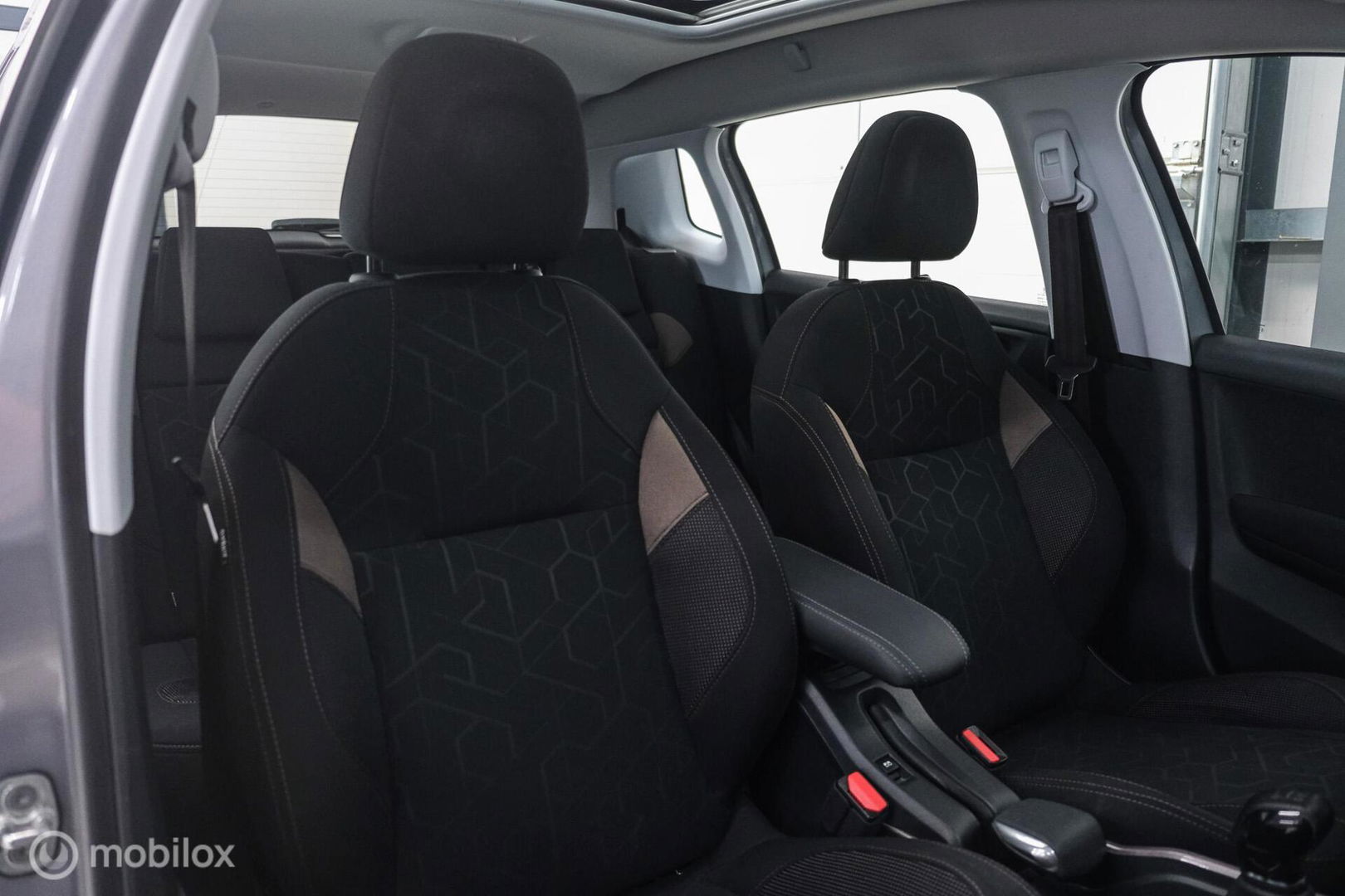 Peugeot 2008 1.2 PureTech Blue Lion | Panorama | Navigatie | Dealer onderhouden | PDC | Cruise | NL auto NAP |