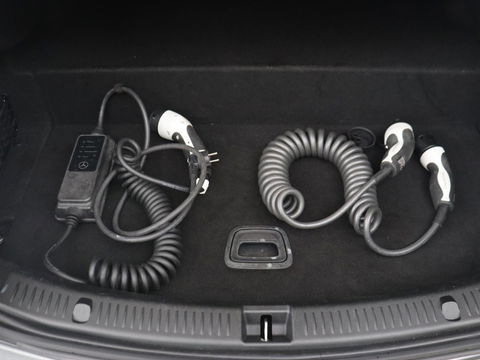 Mercedes-Benz E-Klasse 300e Avantgarde | Adaptive cruise | Leder | Stoelverwarming | Widescreen | Carplay | Sfeerverlichting | Navigatie | Camera | Park Assist | PHEV | Plug In