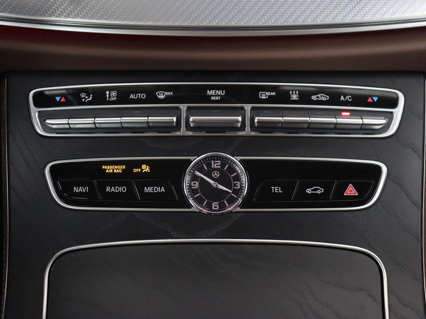Mercedes-Benz E-Klasse 300e Avantgarde | Adaptive cruise | Leder | Stoelverwarming | Widescreen | Carplay | Sfeerverlichting | Navigatie | Camera | Park Assist | PHEV | Plug In