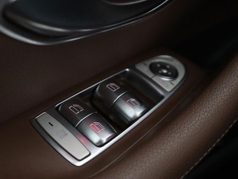Mercedes-Benz E-Klasse 300e Avantgarde | Adaptive cruise | Leder | Stoelverwarming | Widescreen | Carplay | Sfeerverlichting | Navigatie | Camera | Park Assist | PHEV | Plug In