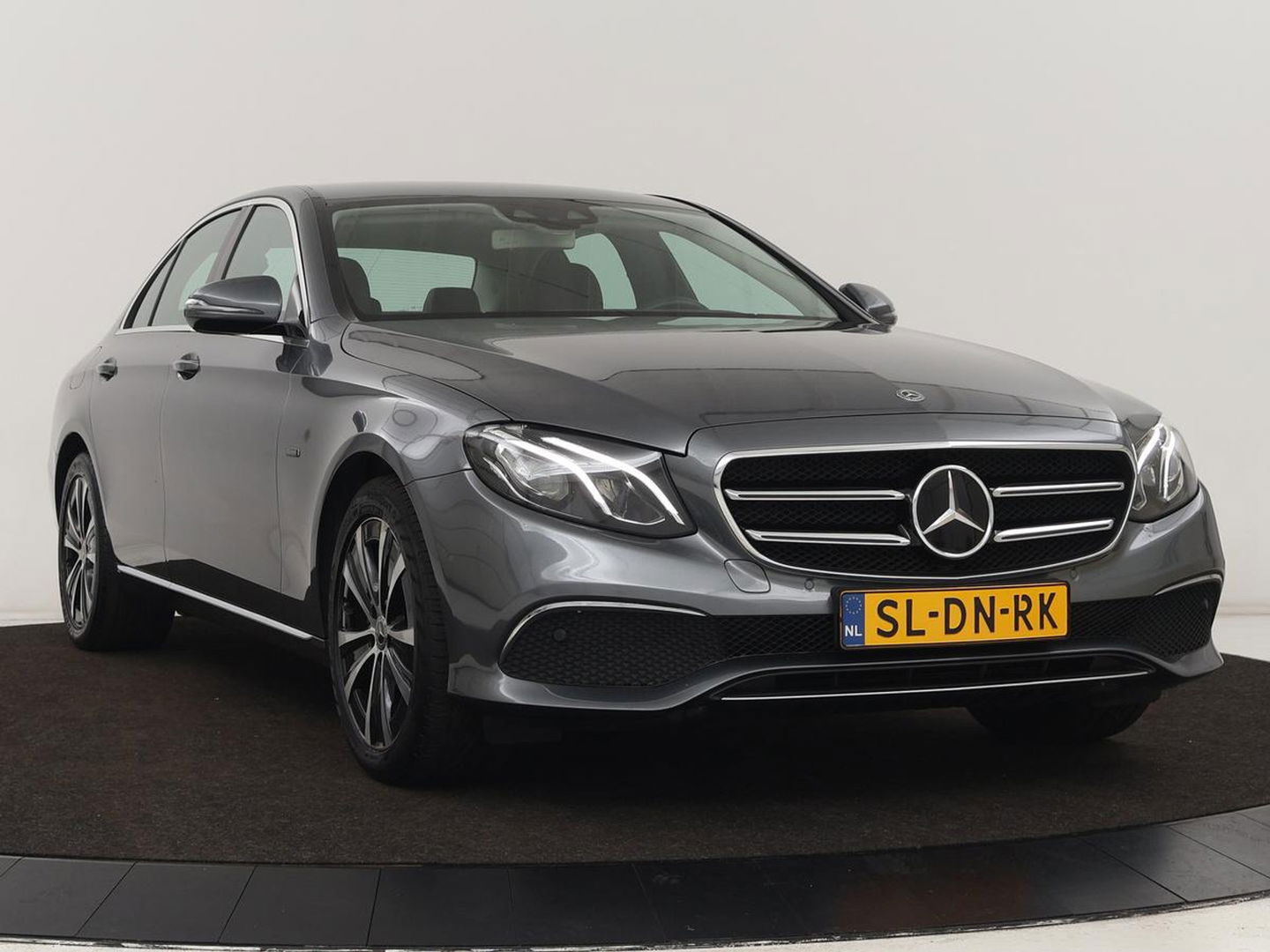 Mercedes-Benz E-Klasse 300e Avantgarde | Adaptive cruise | Leder | Stoelverwarming | Widescreen | Carplay | Sfeerverlichting | Navigatie | Camera | Park Assist | PHEV | Plug In