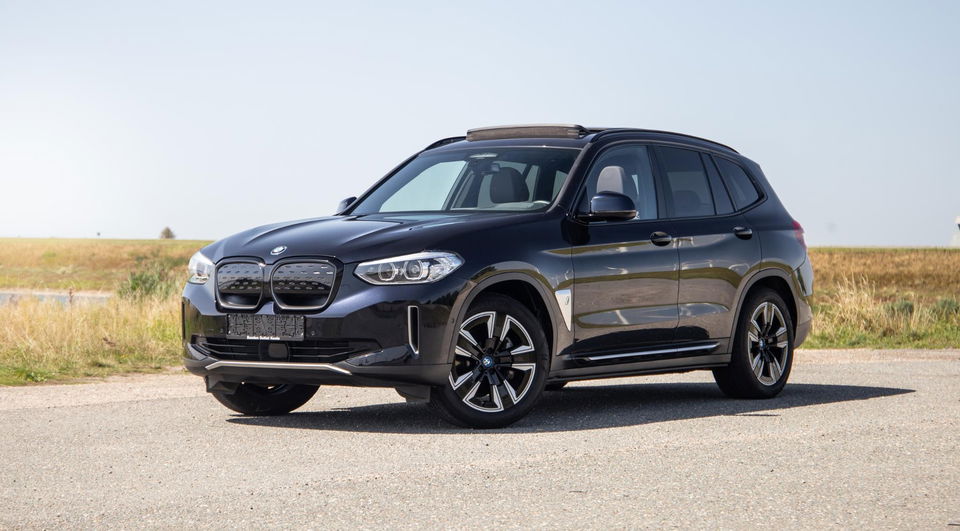BMW iX3 High Executive 80 kWh PANORAMADAK / CARPLAY / BRUIN LEER / NAVI