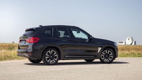 BMW iX3 High Executive 80 kWh PANORAMADAK / CARPLAY / BRUIN LEER / NAVI