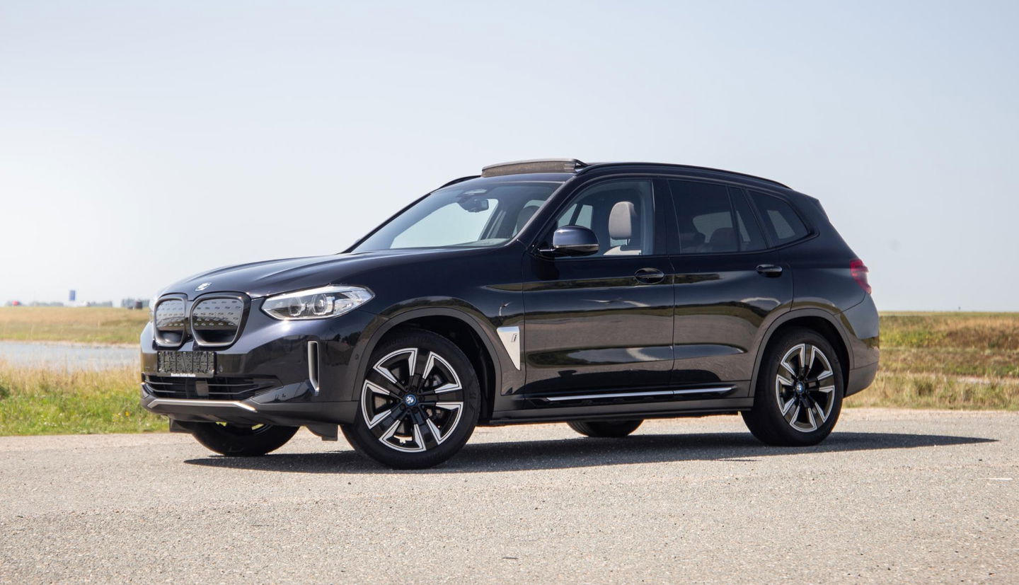 BMW iX3 High Executive 80 kWh PANORAMADAK / CARPLAY / BRUIN LEER / NAVI