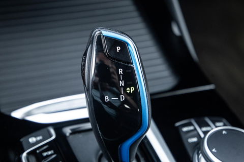 BMW iX3 High Executive 80 kWh PANORAMADAK / CARPLAY / BRUIN LEER / NAVI