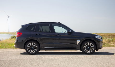 BMW iX3 High Executive 80 kWh PANORAMADAK / CARPLAY / BRUIN LEER / NAVI