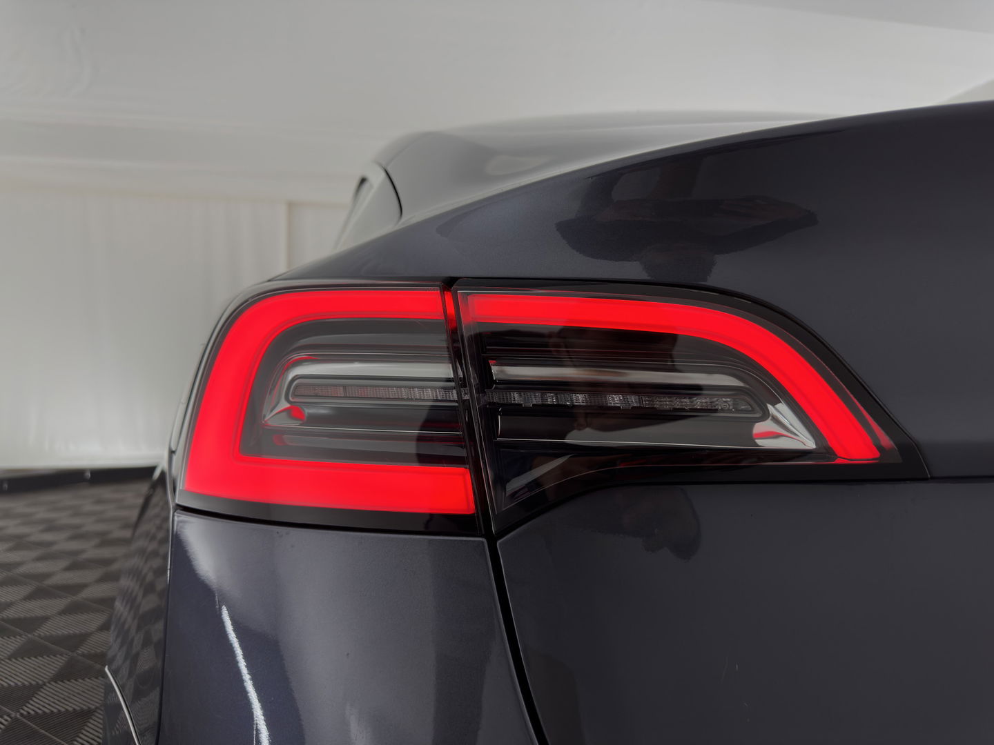 Tesla Model 3 Standard RWD Plus 60 kWh [ 3-Fase ] {SOH-88%} (INCL-BTW) Aut. *PANO | AUTO-PILOT | LUXURY-LEATHER | KEYLESS | FULL-LED | MEMORY-PACK | SURROUND-VIEW | DAB | CARPLAY | DIGI-COCKPIT | LANE-ASSIST | COMFORT-SEATS | 18"ALU*