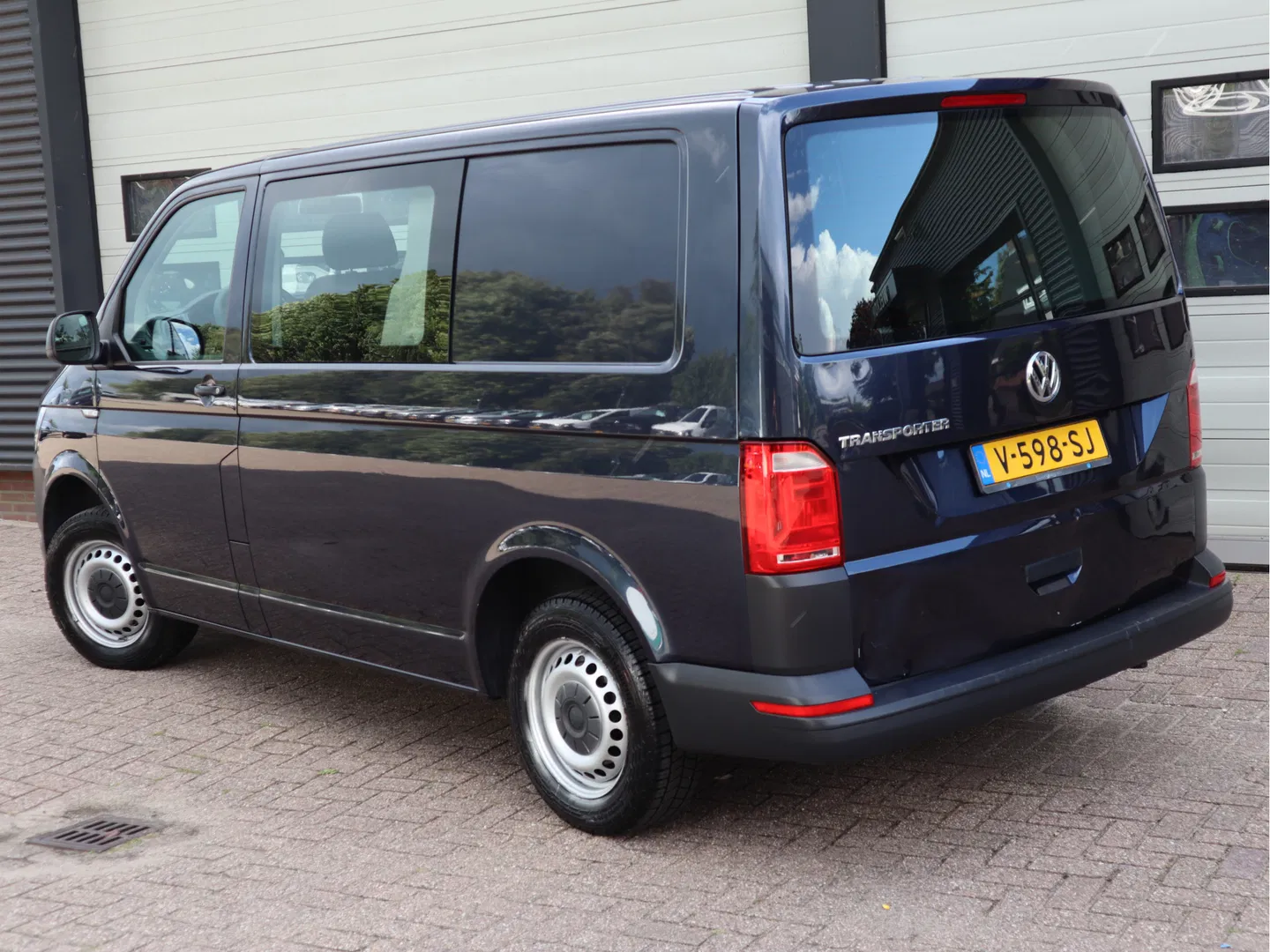 Volkswagen Transporter 2.0 TDI 85 pk Euro 6 - L1H1 - DC 6 Pers. - Airco