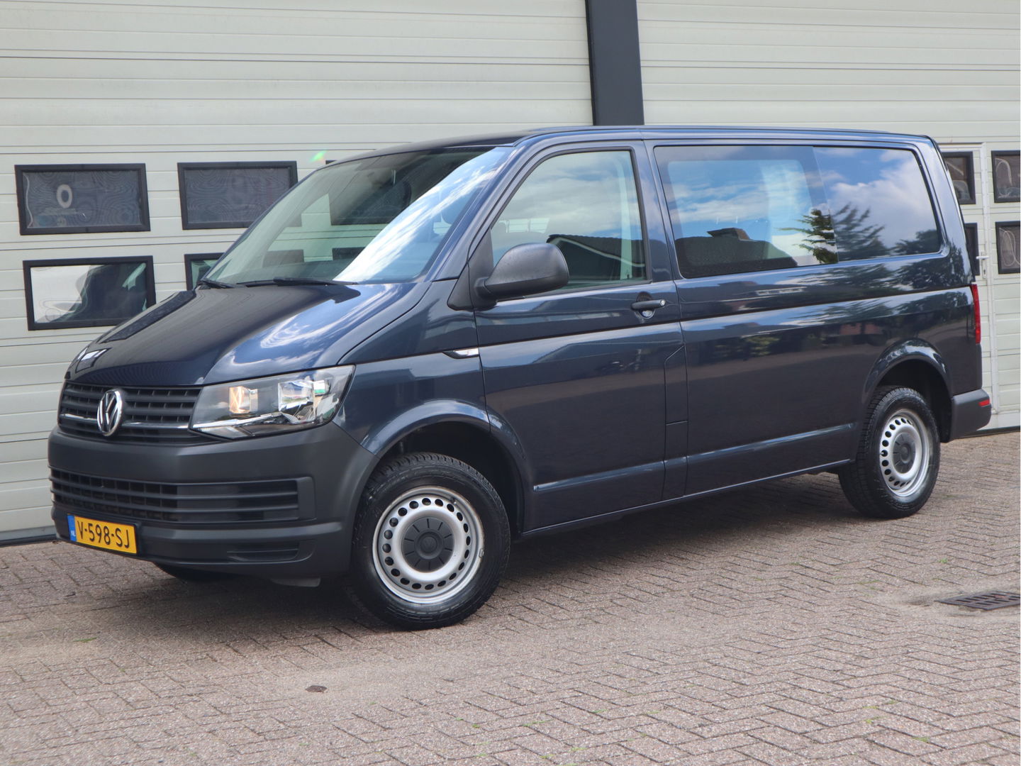Volkswagen Transporter 2.0 TDI 85 pk Euro 6 - L1H1 - DC 6 Pers. - Airco