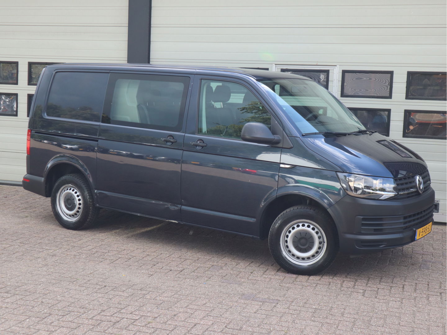 Volkswagen Transporter 2.0 TDI 85 pk Euro 6 - L1H1 - DC 6 Pers. - Airco