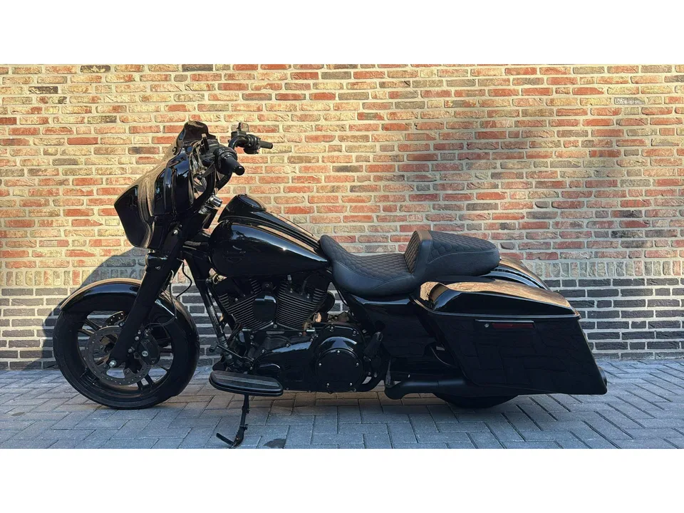 Harley Davidson 103 FLHXS Street Glide Special Full Blackout CVO 