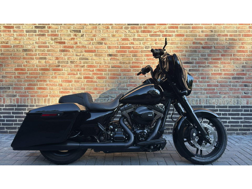 Harley Davidson 103 FLHXS Street Glide Special Full Blackout CVO 